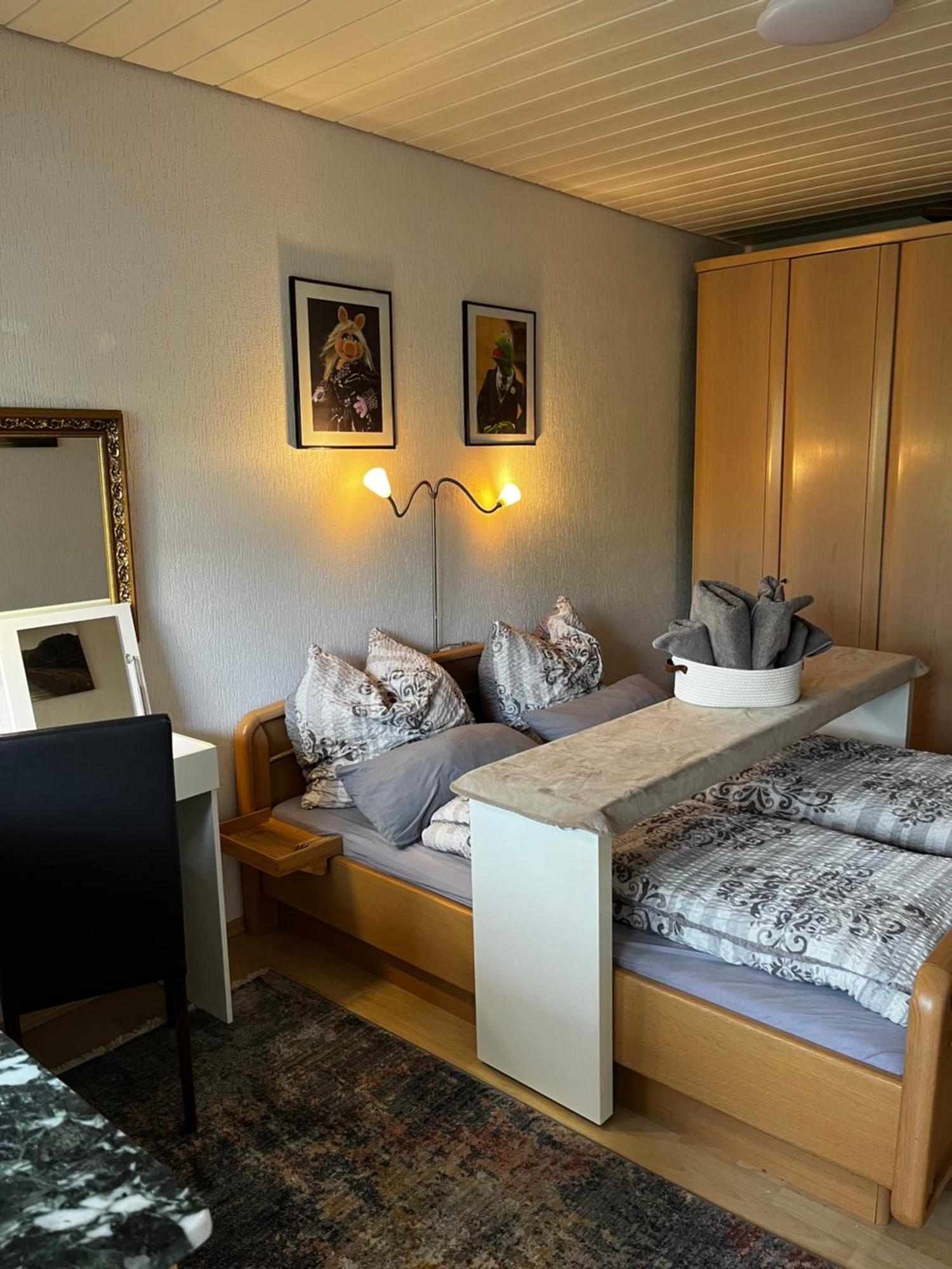 Gemuetliche, Ganze Wohnung In Ruhiger, Zentraler Lage Leverkusen Esterno foto